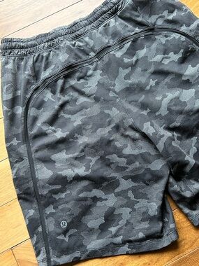 Lululemon Men’s Pace Breaker Lined 9” Size Medium